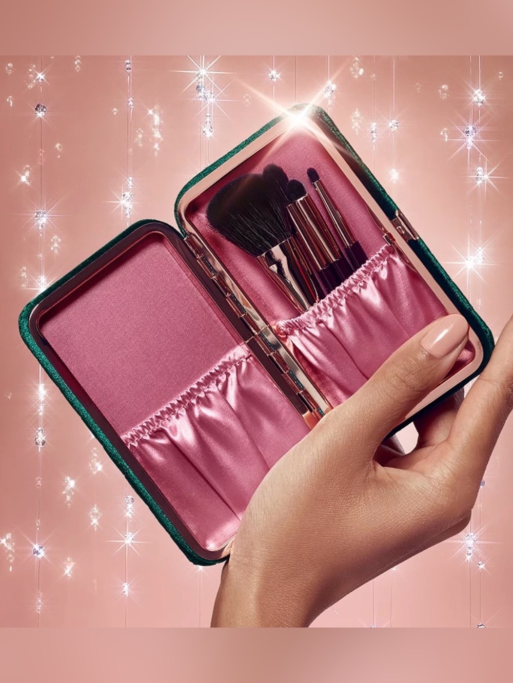CHARLOTTE TILBURY MINI BRUSH SET in a GREEN VELVET CLUTCH - BRAND NEW in Plastic - Picture 4 of 17
